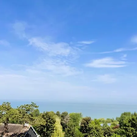 Aux Flots Bleus Avec Balcon Et Vue Sur Mer Trouville-sur-Mer Exterior photo